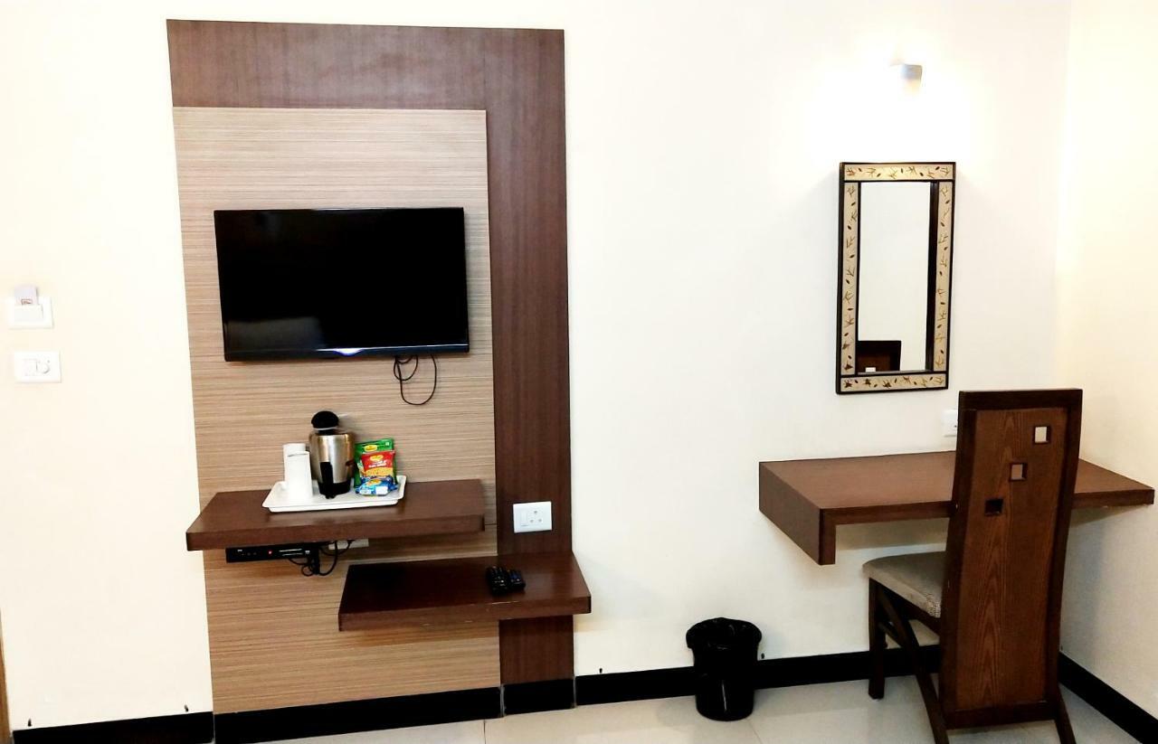 The Pioneer Hotel Visakhapatnam Eksteriør billede