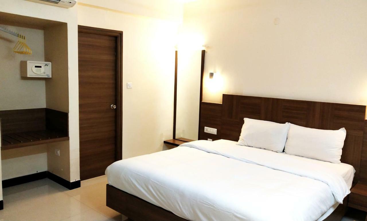 The Pioneer Hotel Visakhapatnam Eksteriør billede
